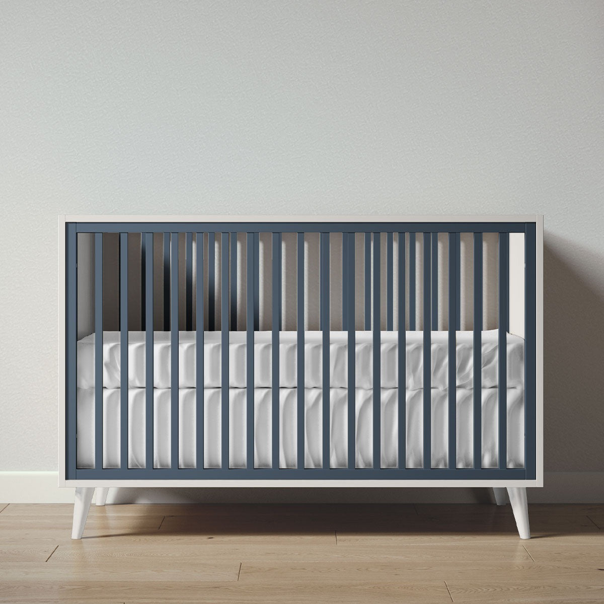 New York Crib in Bianco Satinato / Navy finish