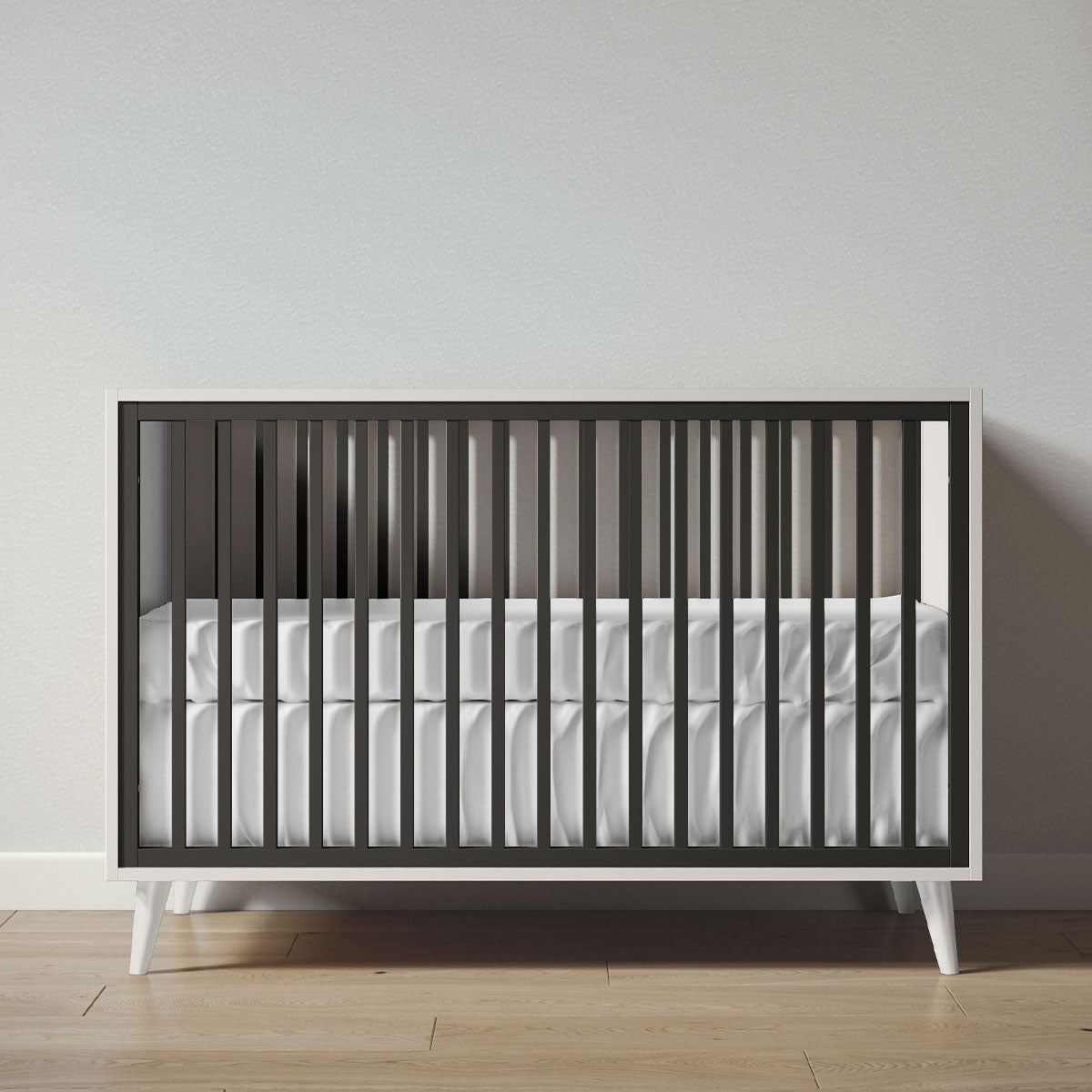 New York Crib in Bianco Satinato / Peppercorn finish