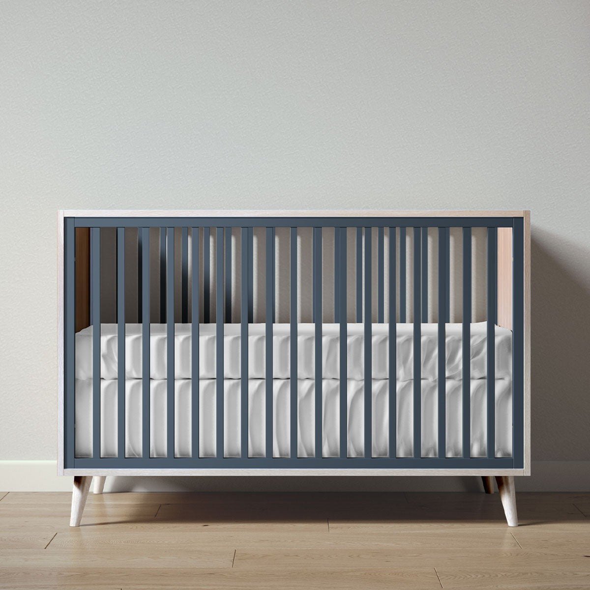 New York Crib in Washed White / Navy finish