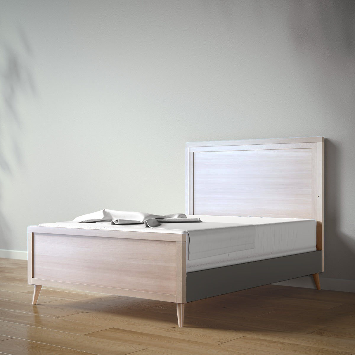 New York Full Bed in Washed White / Peppercorn finish
